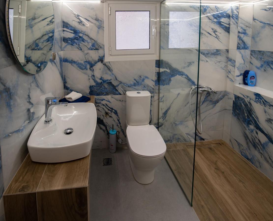 Max Blue Apartment, A Stay Like No Other Piraeus Exterior photo