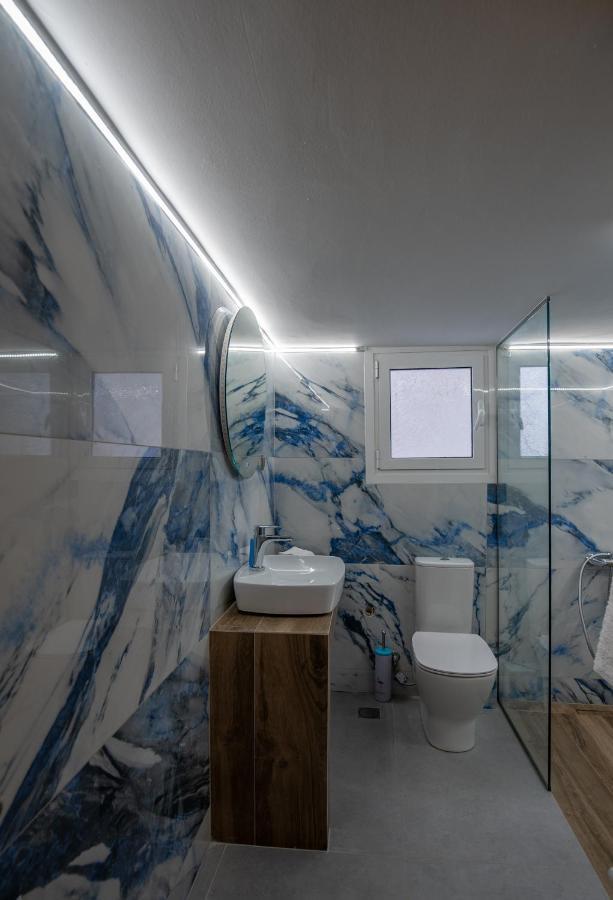 Max Blue Apartment, A Stay Like No Other Piraeus Exterior photo